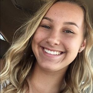 Meet your Posher, Elise